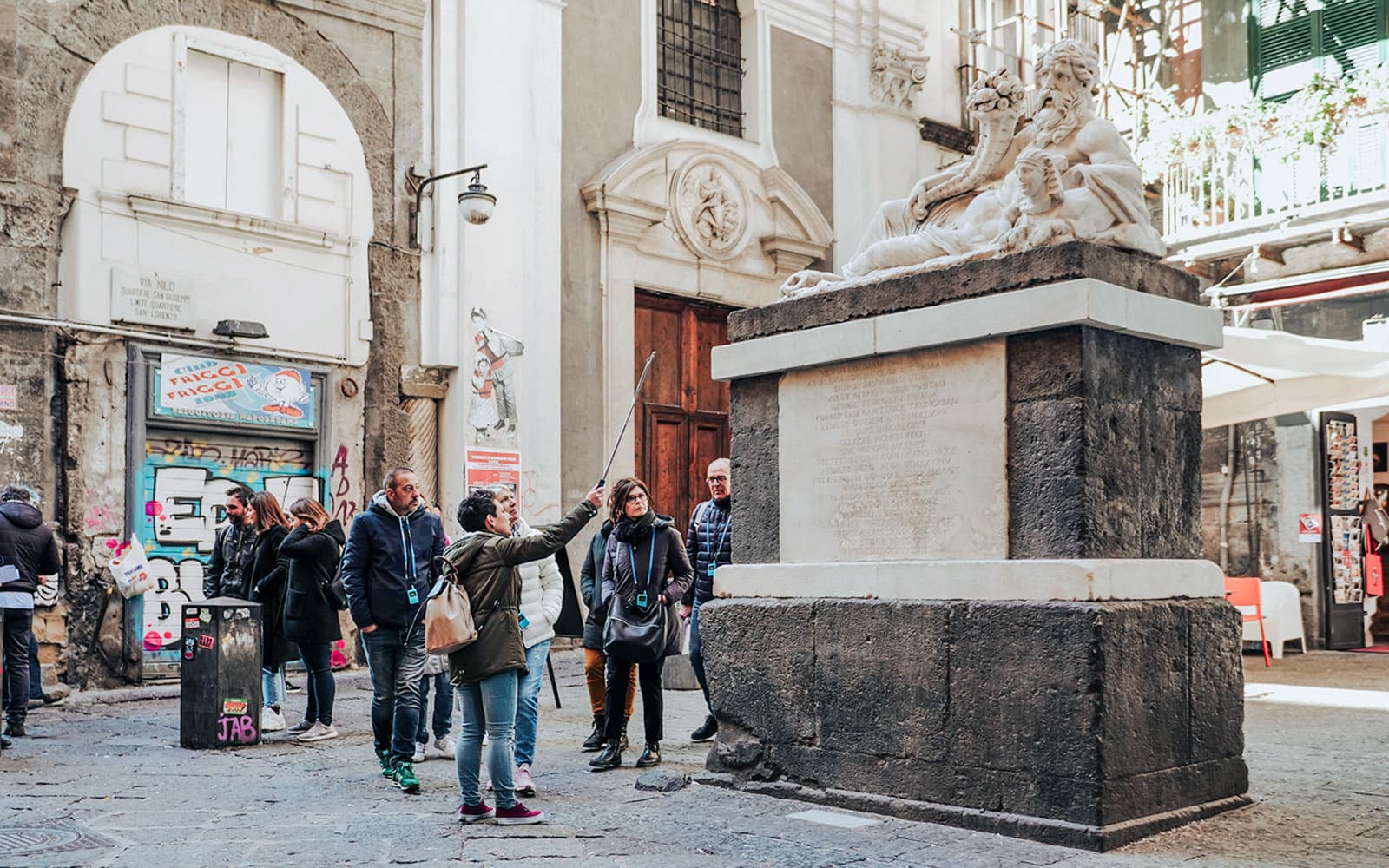 Naples Walking Tour with Wallet-style Pizza