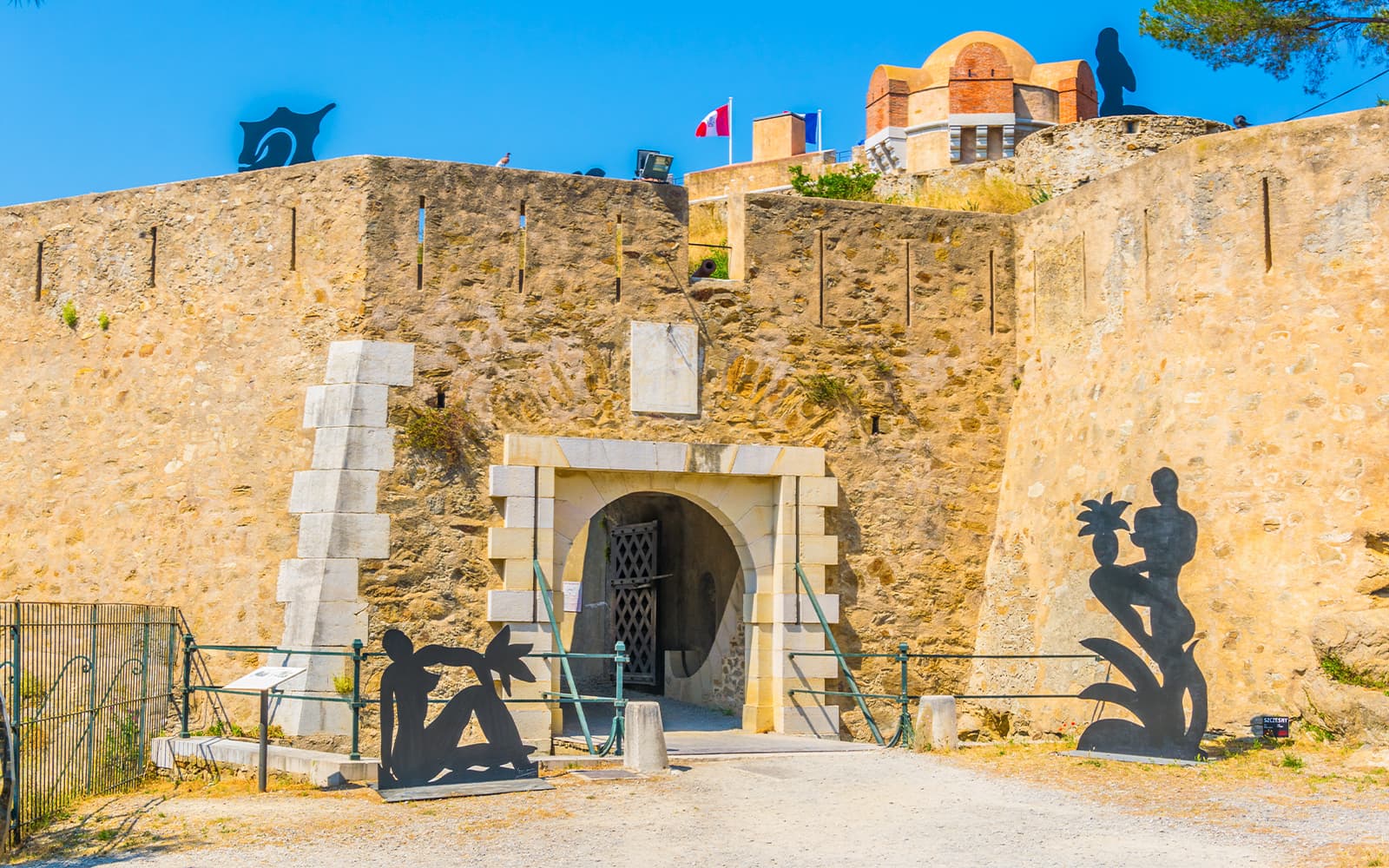 Full-Day Tour of Saint Tropez and Port Grimaud tickets in Nice - Features | TickYourList