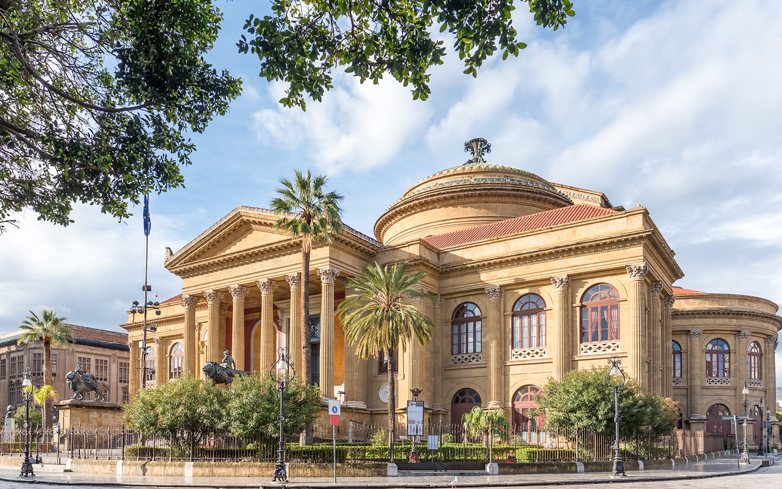 City Sightseeing: Palermo Hop-on Hop-off Bus Tour tickets in Palermo - Features | TickYourList