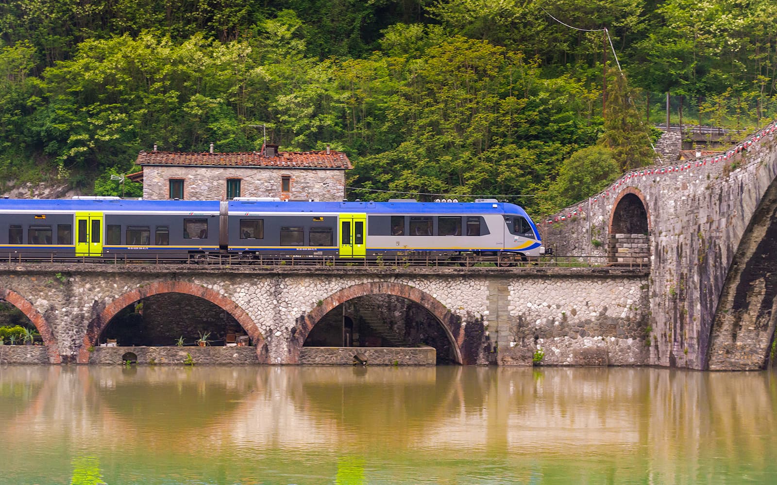 One-Way Train Tickets: Pisa Airport to/from Florence Santa Maria Novella Station in Pisa - Highlights | TickYourList