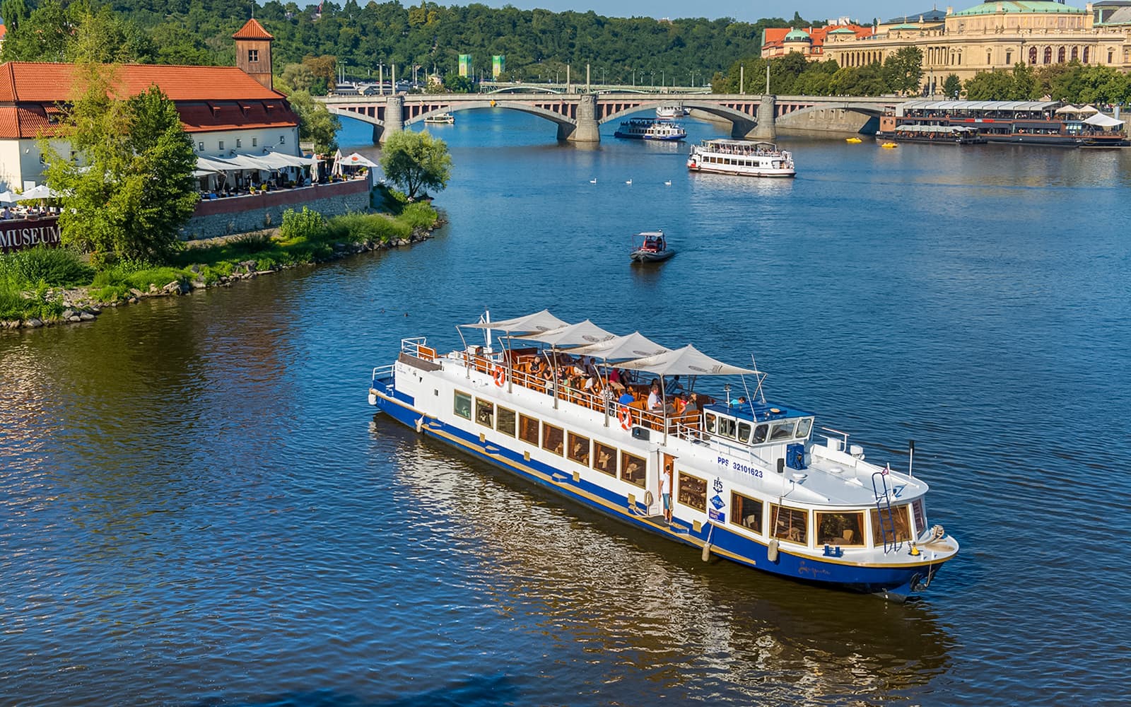 1-Hour Day or Evening Vltava River Sightseeing Cruise tickets in Prague - Highlights | TickYourList