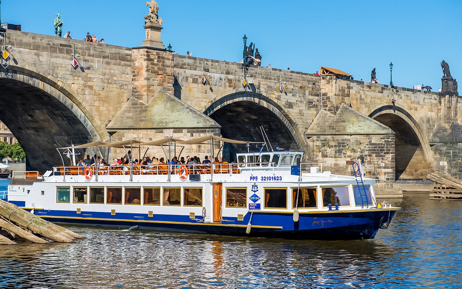 1-Hour Day or Evening Vltava River Sightseeing Cruise tickets in Prague - Features | TickYourList
