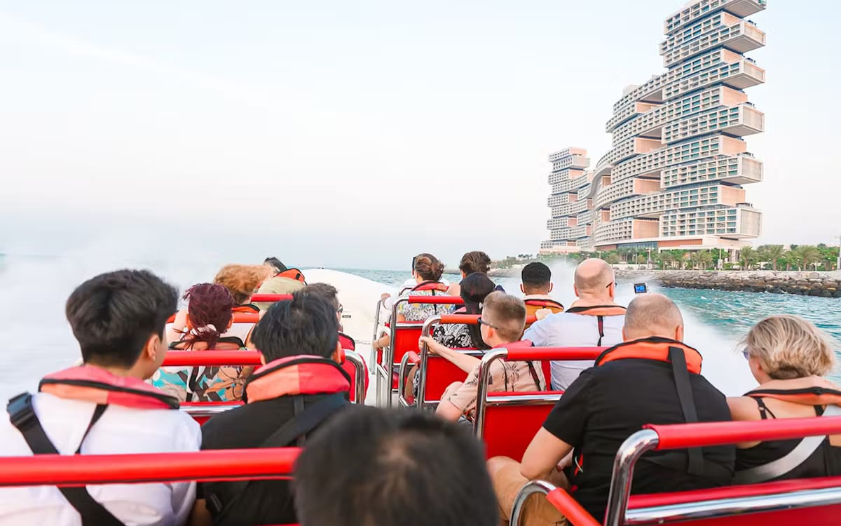55002f0cd8f32976ca234dcadab7a2ae-9387-dubai-love-boats-60-minutes-marina-tour-11.avif
