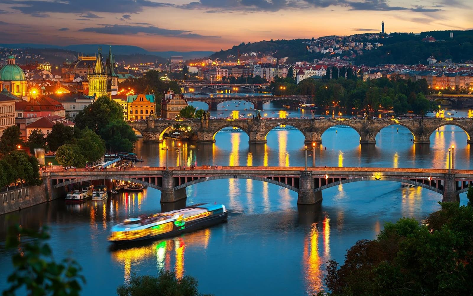 Prague Dinner Cruise with Live Music