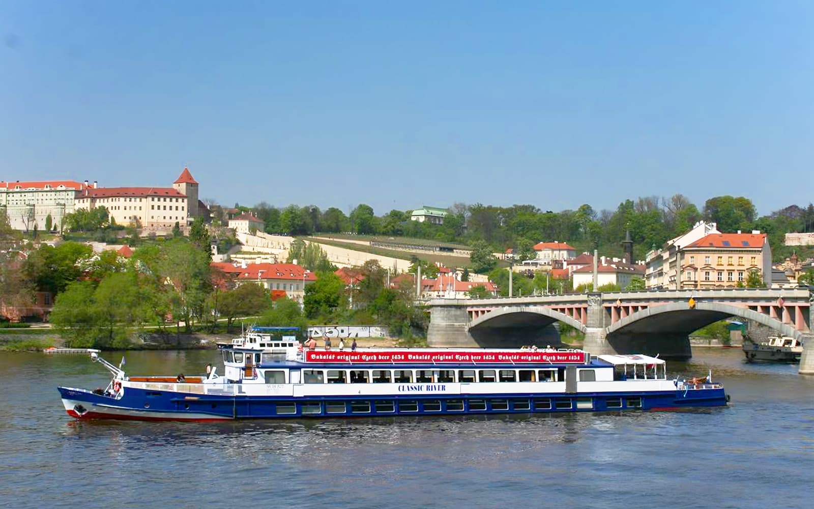 Prague Sightseeing Boat Cruise with Optional Dinner