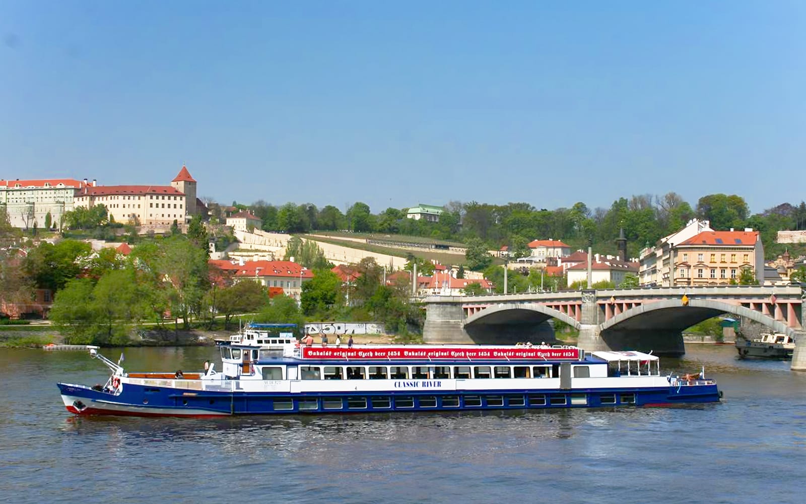 Prague Sightseeing Boat Cruise with Optional Dinner
