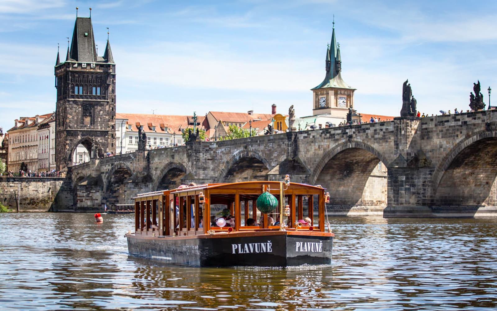 1-Hour Prague Historical Sightseeing Cruise with Drink & Snack