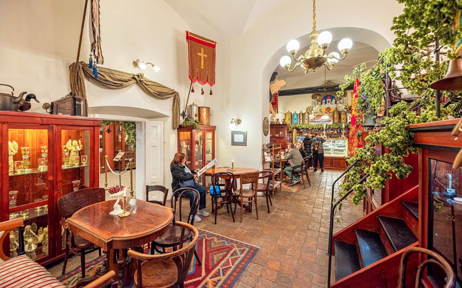 1-Hour Prague Historical Sightseeing Cruise with Drink & Snack tickets in Prague - Highlights | TickYourList