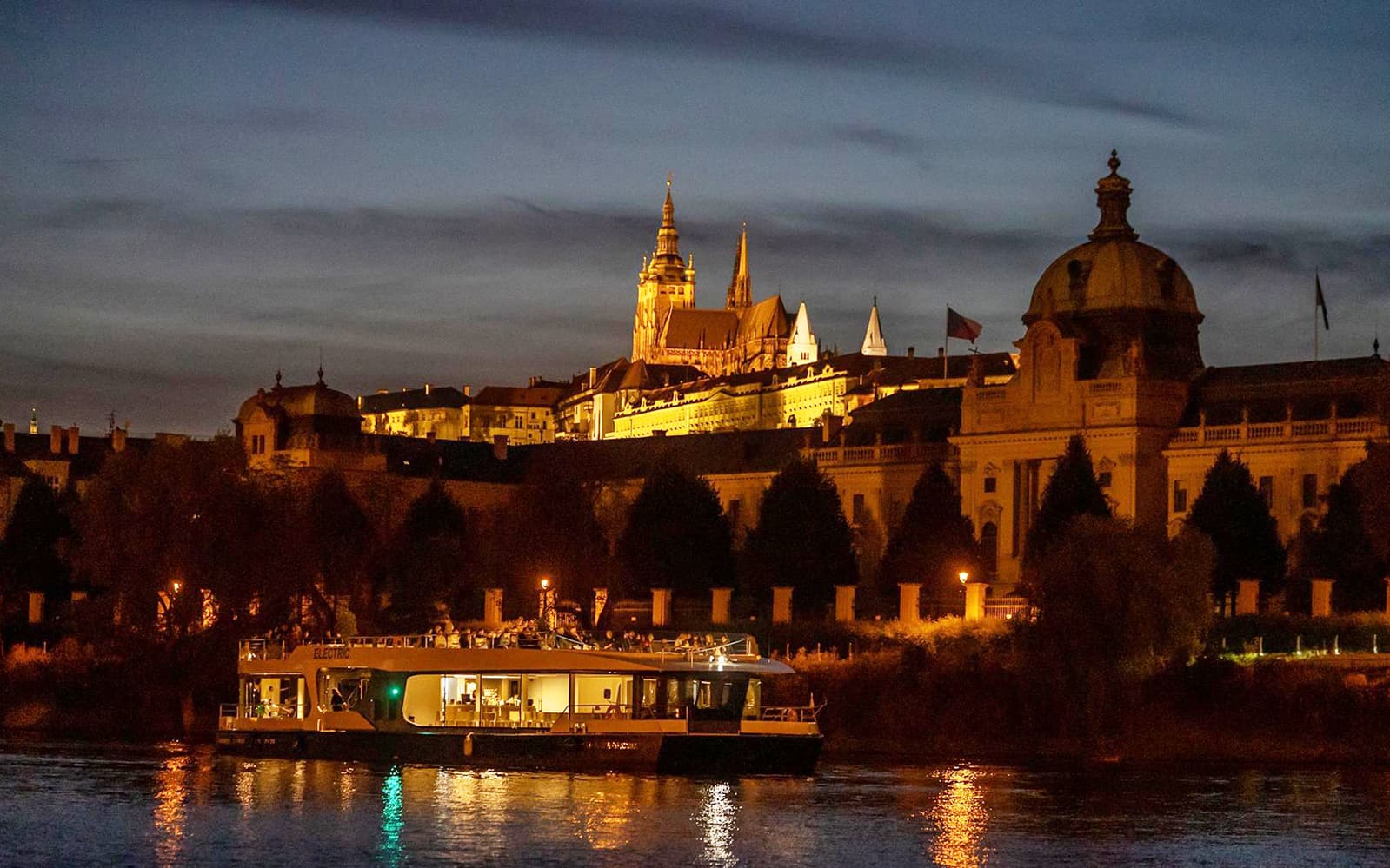 Prague Evening River Cruise with Prosecco