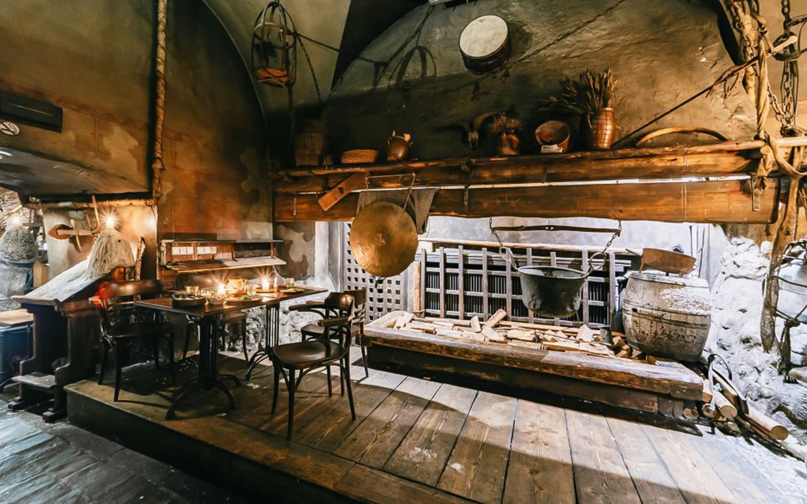 Prague: Early 3-Course Medieval Dinner with Show & Unlimited Drinks tickets in Prague - Features | TickYourList