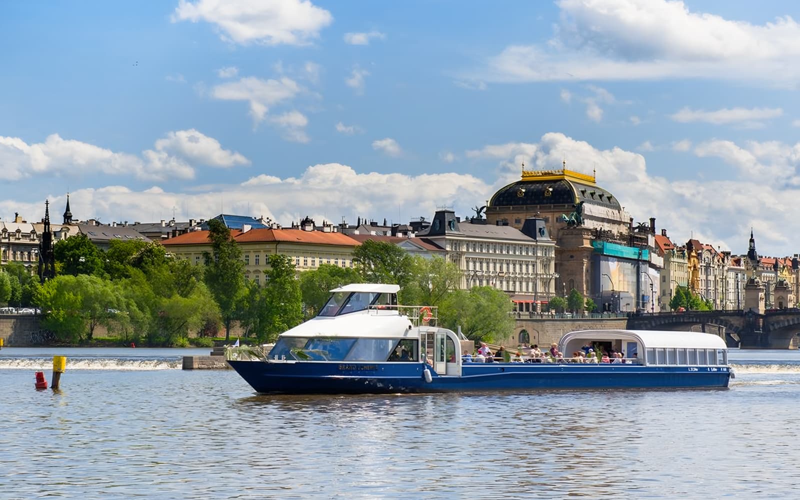 2-Hour Lunch Cruise on an Open-Top Glass Boat in Prague with Live Music