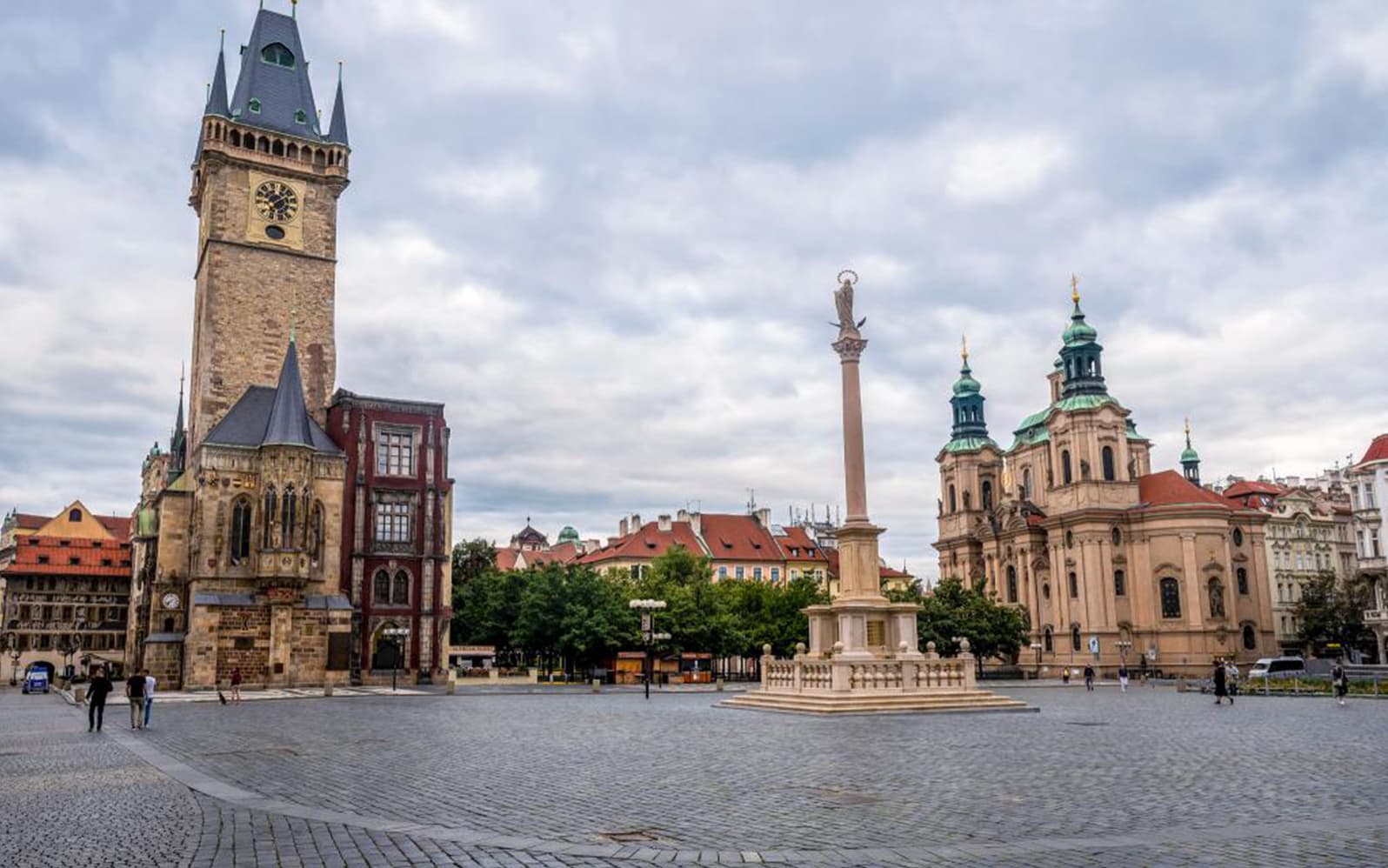 Skip-the-Line Combo: Prague Castle, Jewish Town, & Astronomical Clock