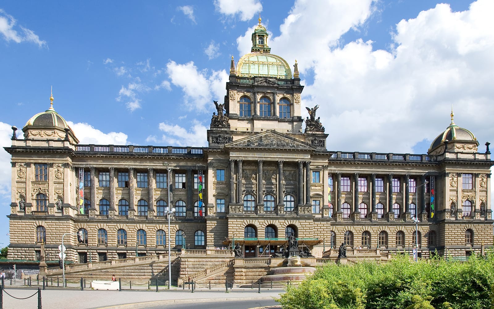 Combo (Save 8%): Prague Castle Guided Tour + Hop-on Hop-off Bus Tour tickets in Prague - Features | TickYourList