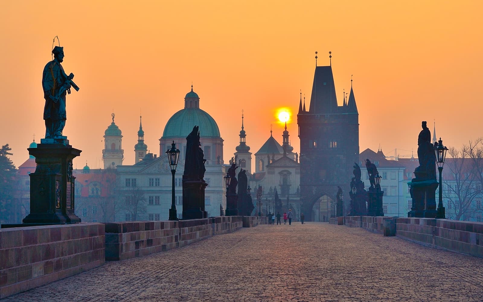 1.5-Hour Guided Walking Tour of the Ghosts & Legends of Prague