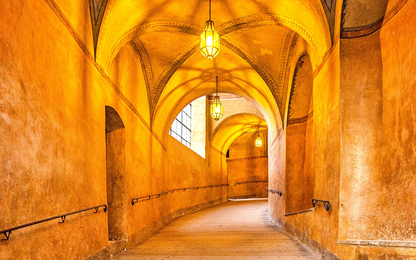 From Prague: Cesky Krumlov Guided Tour with Optional Castle Entry tickets in Prague - Highlights | TickYourList