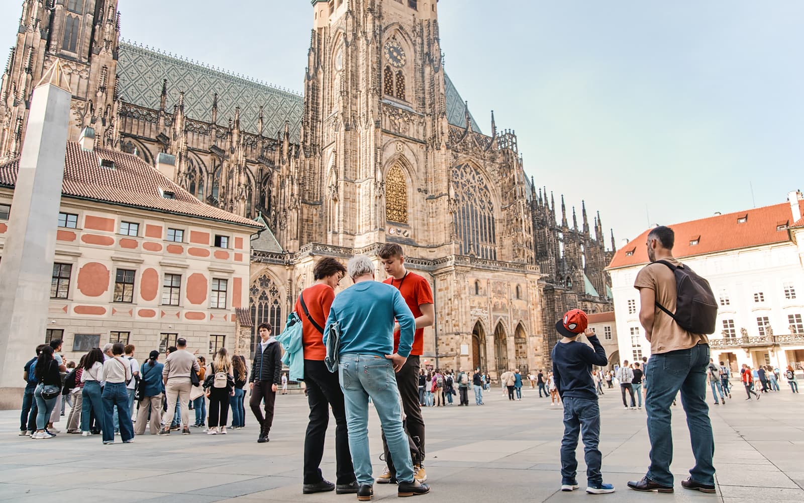 6-Hr Guided Tour of Prague Old Town, Vltava River Cruise & Prague Castle Sightseeing with Lunch