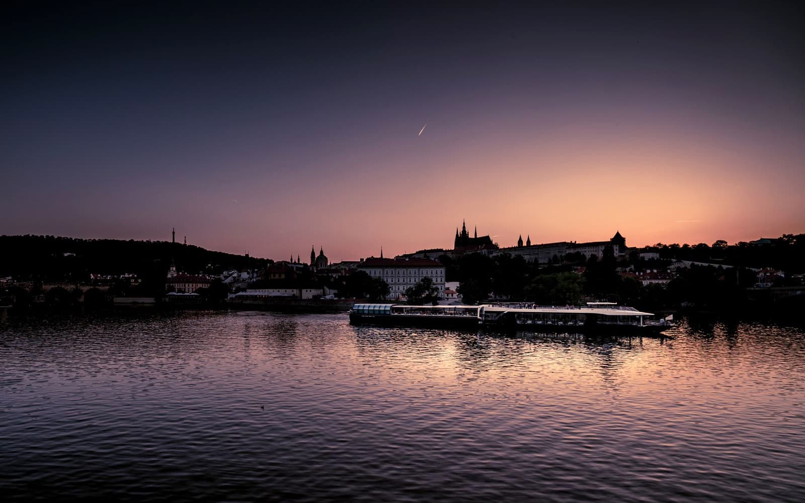 Vltava River: 50-Minute Evening Sightseeing Cruise tickets in Prague - Attractions | TickYourList