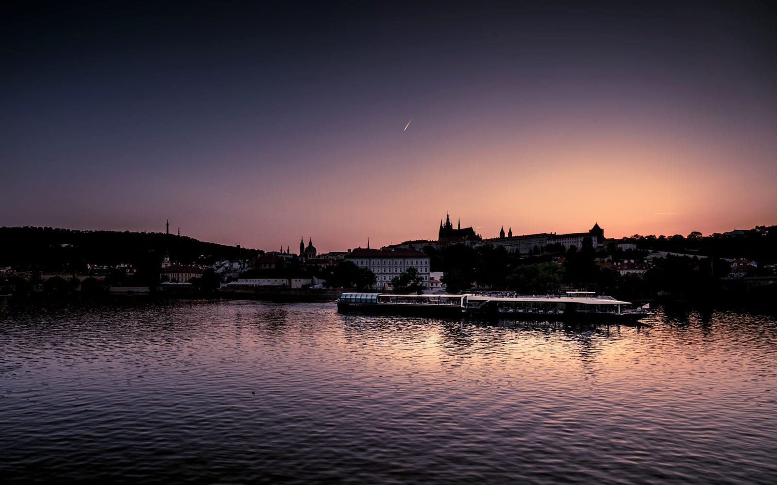 Vltava River: 50-Minute Evening Sightseeing Cruise tickets in Prague - Attractions | TickYourList
