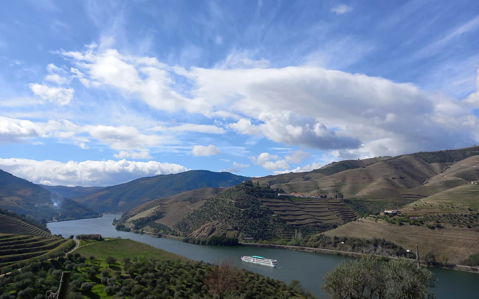 From Porto: Douro Valley Full-Day Trip with Régua Cruise and Lunch tickets in Porto - Features | TickYourList