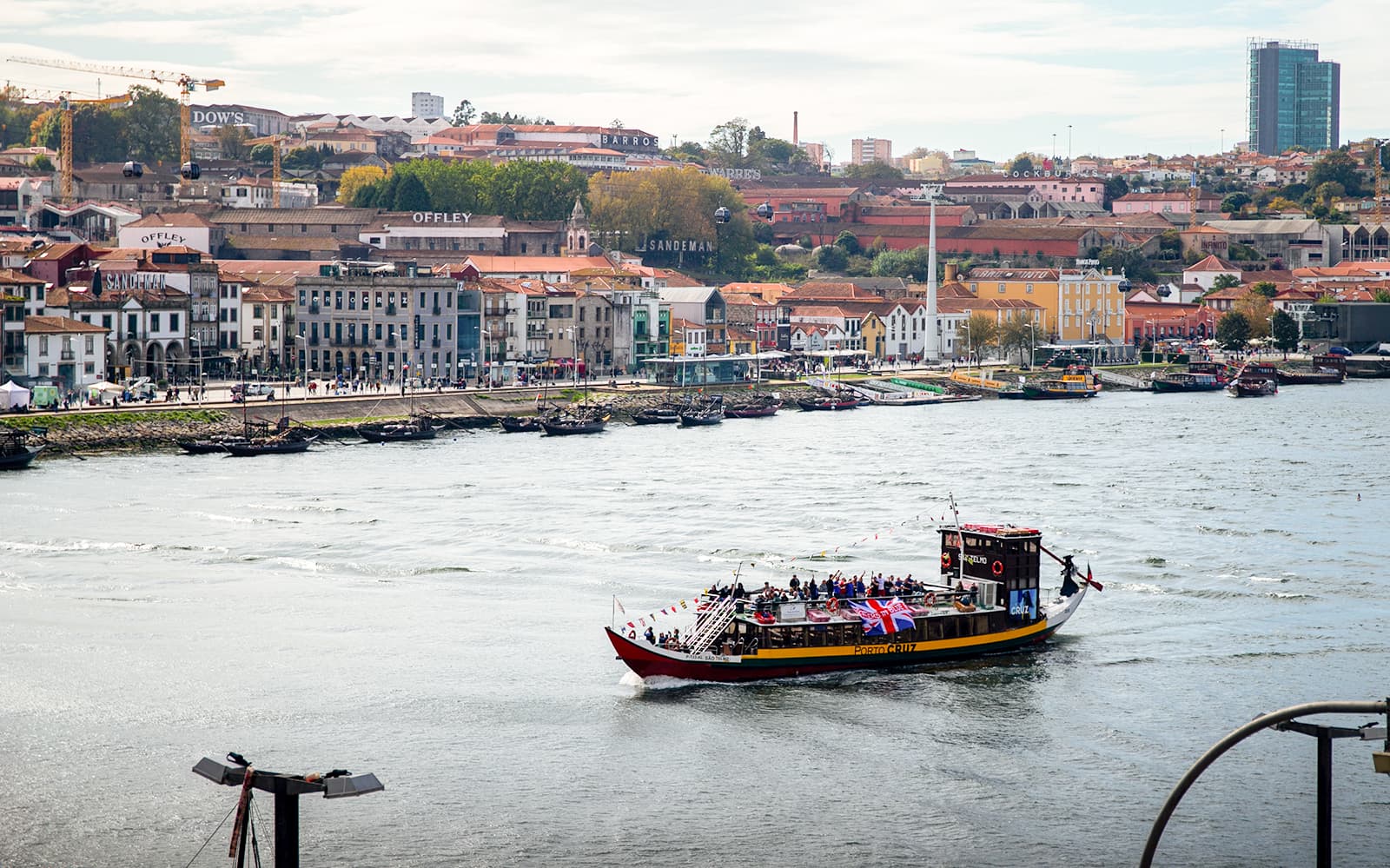 Yellow Bus: 48-Hour Hop-On Hop-Off Porto Vintage Bus Tour with Six Bridges River Cruise tickets in Porto - Features | TickYourList