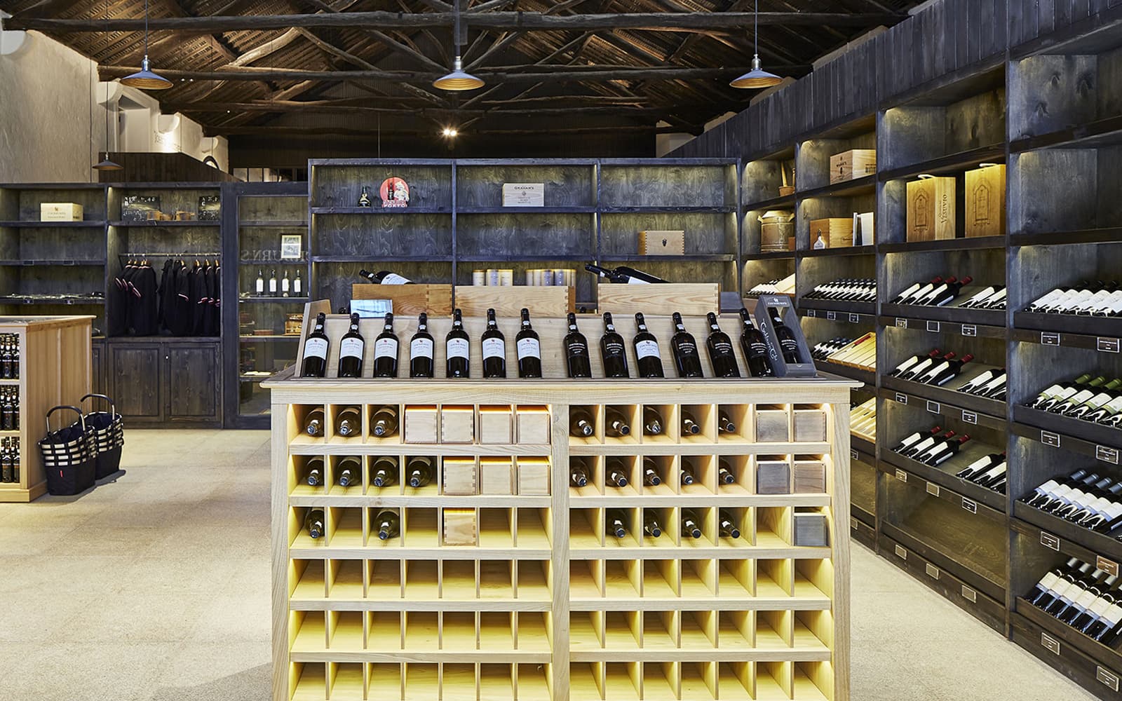 Cockburn's Lodge Guided Tour with Premium Wine Tasting tickets in Porto - Highlights | TickYourList