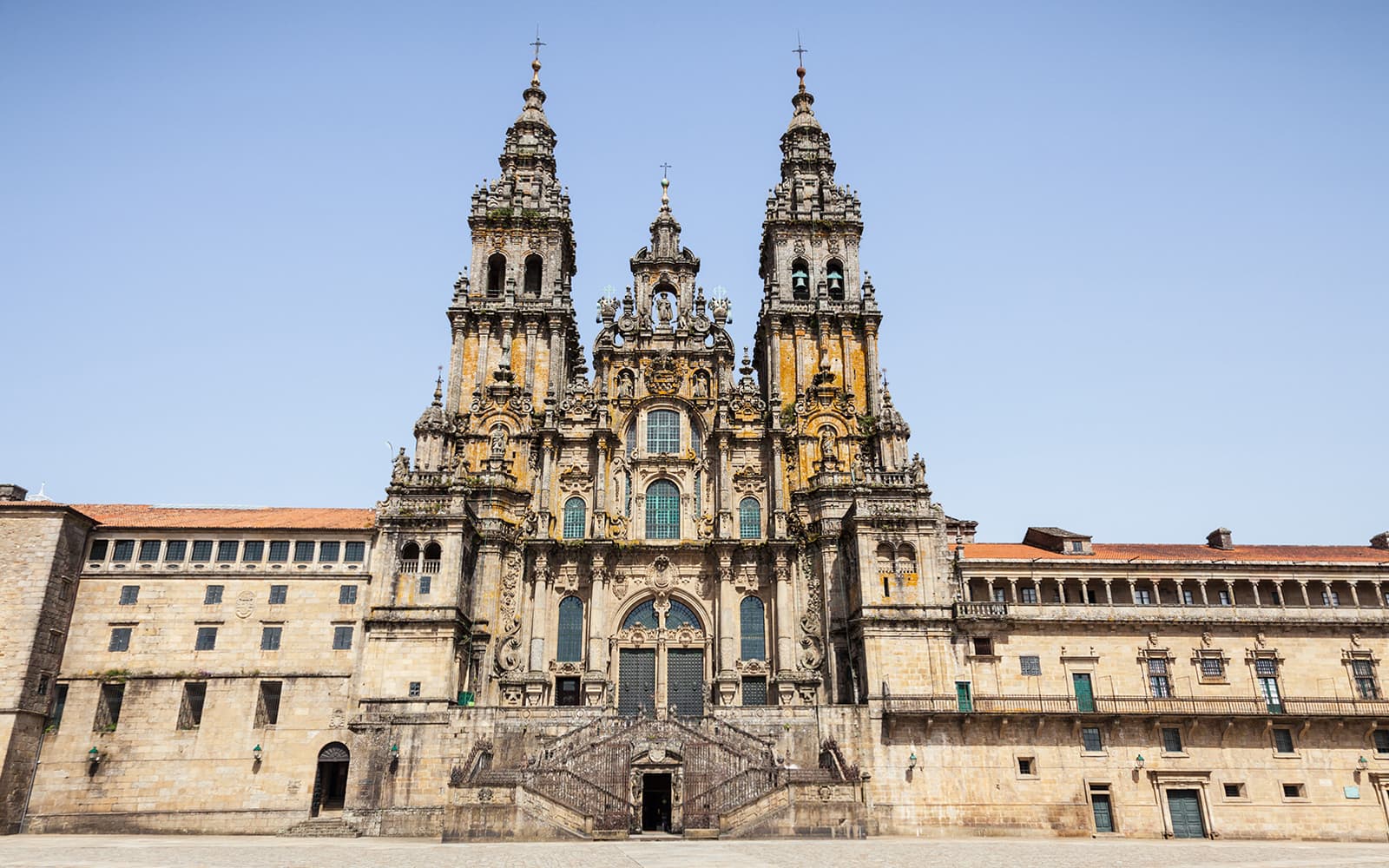 Guided Tour of Santiago de Compostela with Valença Fortress Visit