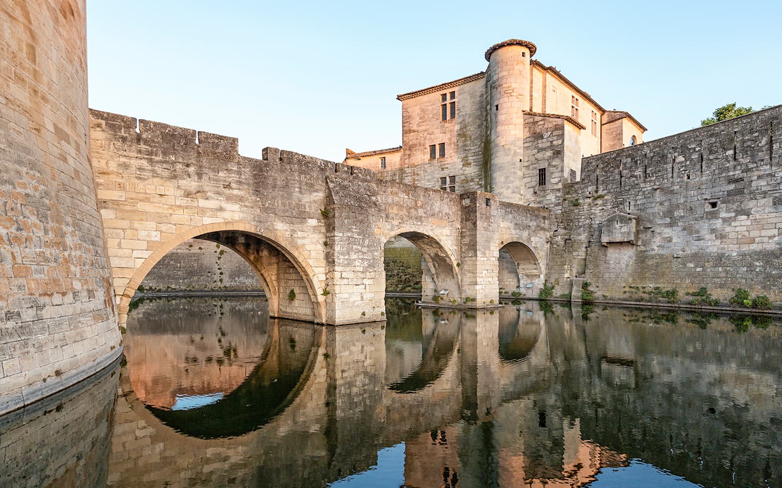 Towers & Walls Of Aigues-Mortes Tickets in Provence - Features | TickYourList