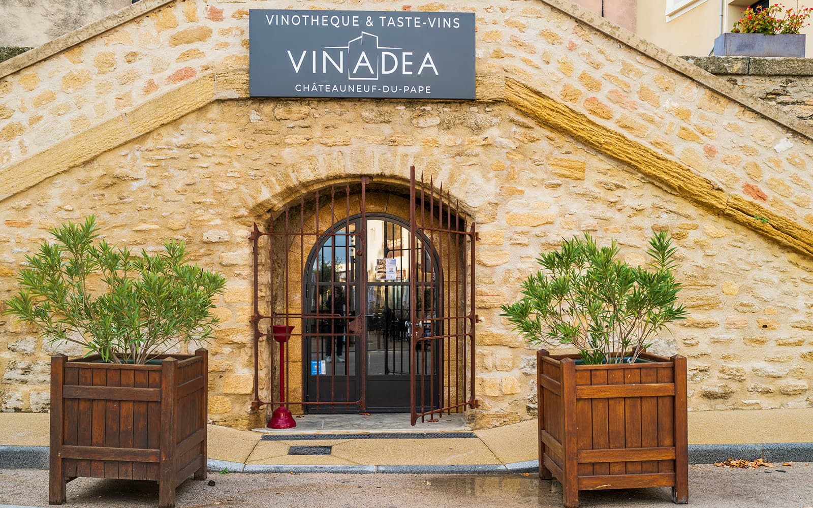 Châteauneuf-du-Pape Wine Tasting Tour tickets in Provence - Attractions | TickYourList