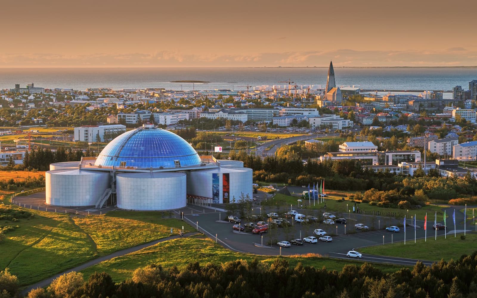 Tickets to Perlan Museum – Wonders of Iceland in Reykjavik - Features | TickYourList