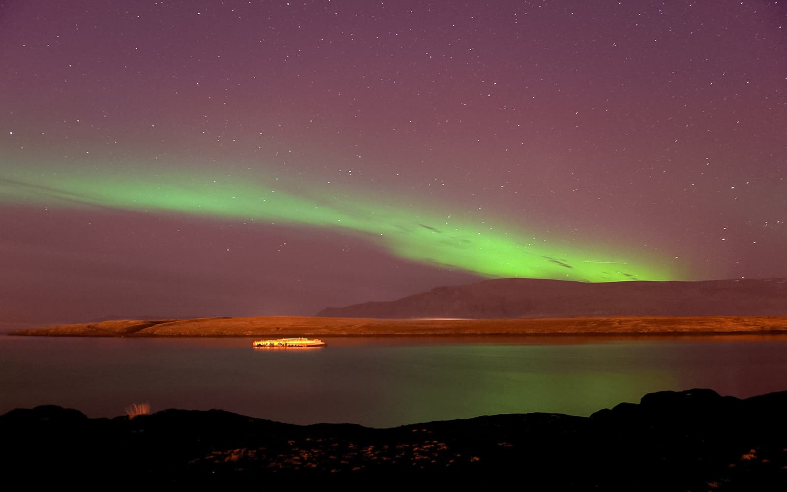 Reykjavik: Northern Lights Sightseeing Cruise tickets in Reykjavik - Features | TickYourList