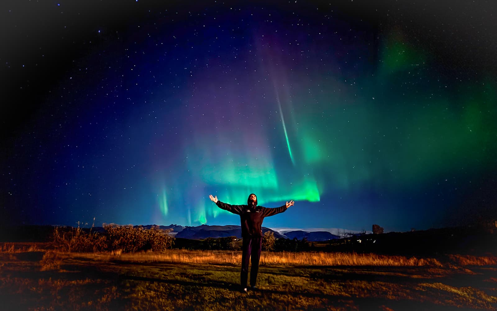 From Reykjavik: Northern Lights Off-Road Small Group Tour with Hot Chocolate & Photos