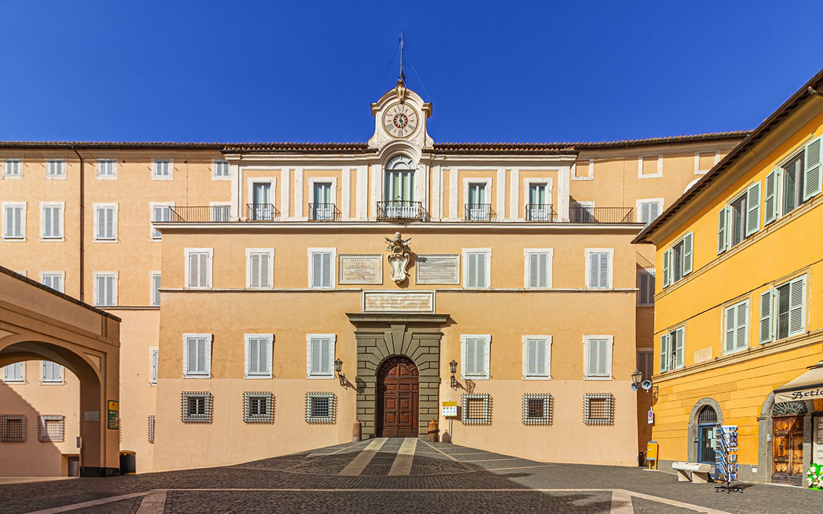 Castel Gandolfo Full Experience with Eco-Minibus Tour of Pontifical Gardens
