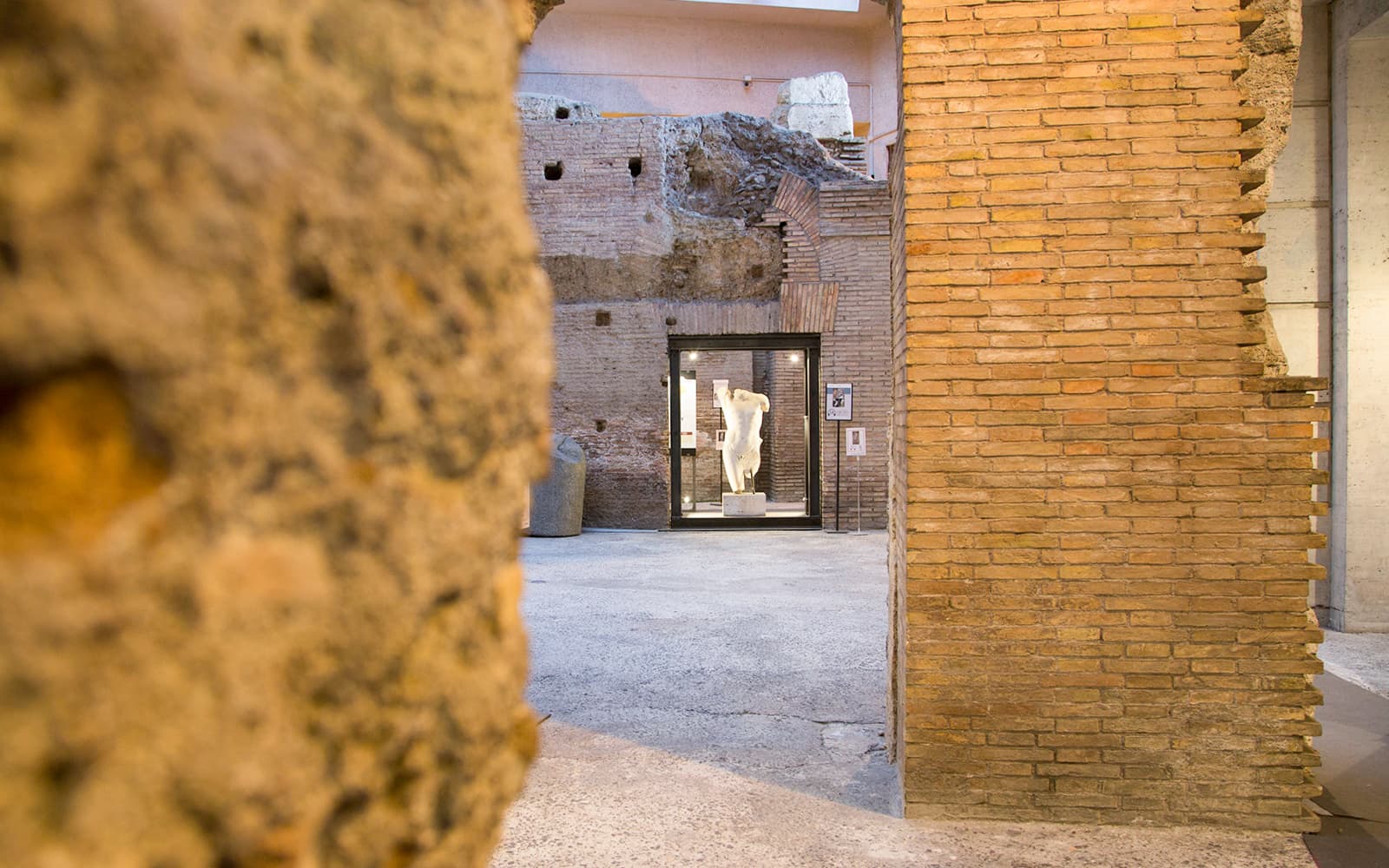 Rome Underground: Stadium of Domitian Tickets with Audioguide in Rome - Features | TickYourList