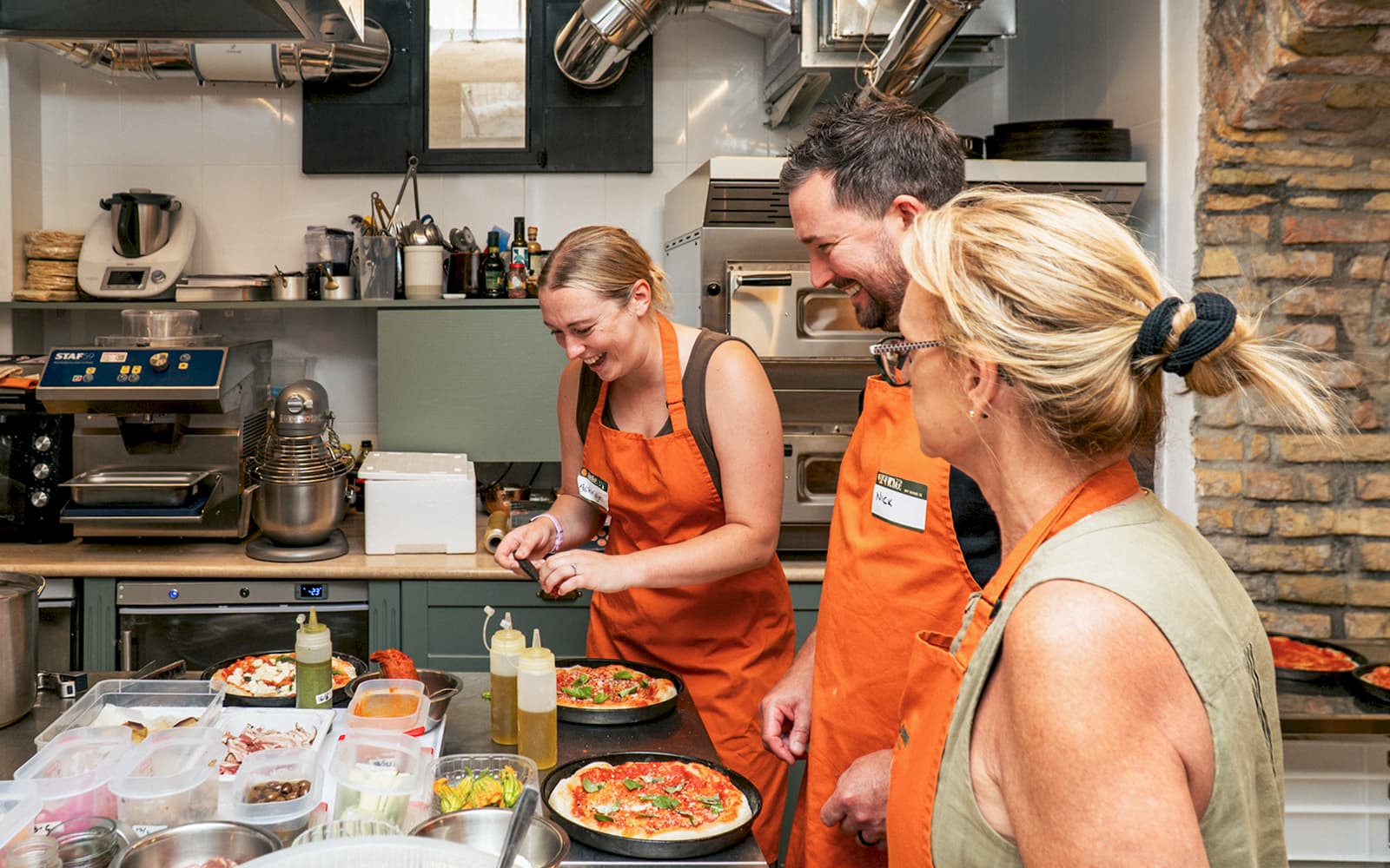 Rome Cooking Class: Pizza & Gelato with Unlimited Drinks