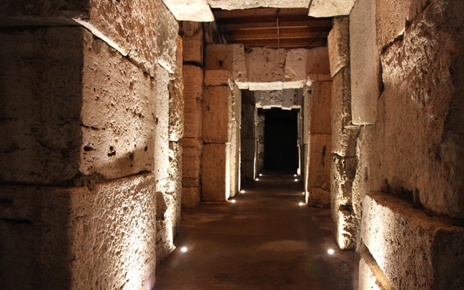Colosseum Arena & Roman Forum Small-Group Guided Tour tickets in Rome - Features | TickYourList