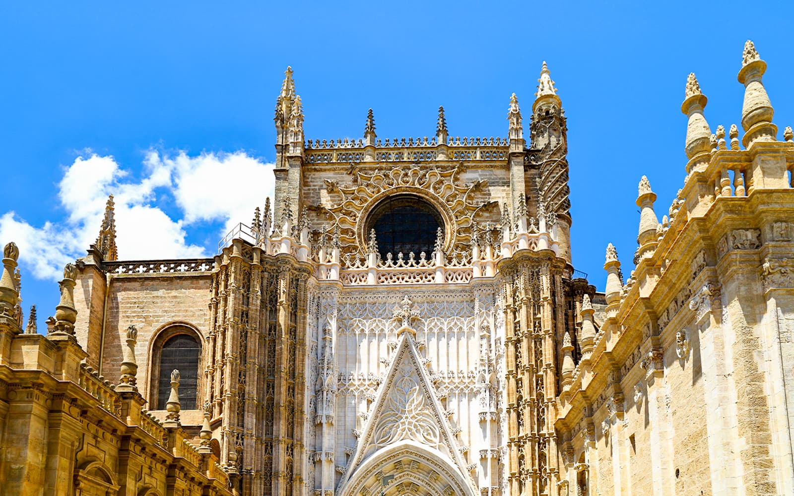 Combo: Alcázar of Seville + Seville Cathedral + La Giralda Tickets in Seville - Activities | TickYourList