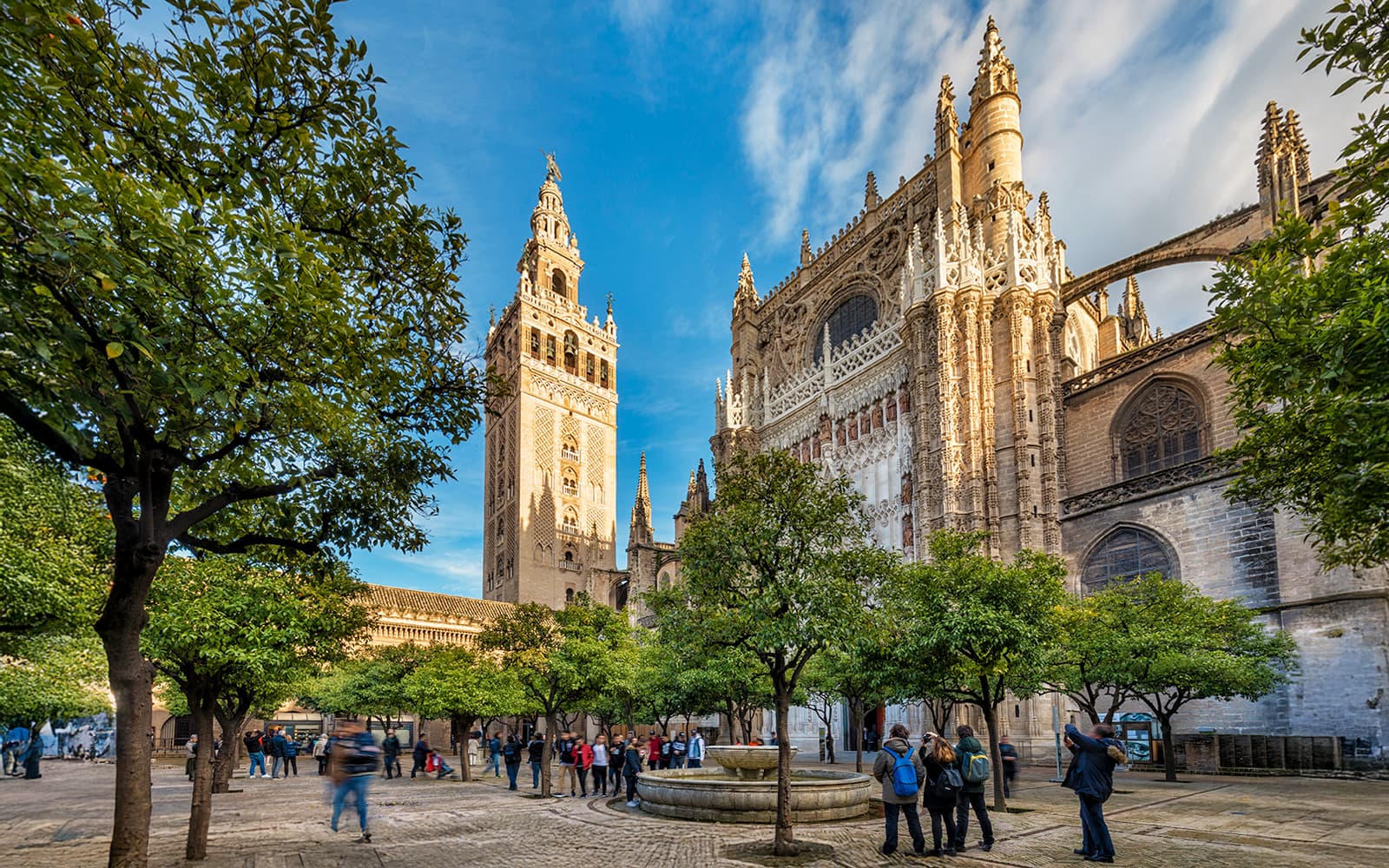 Combo: Alcázar of Seville + Seville Cathedral + La Giralda Tickets in Seville - Features | TickYourList