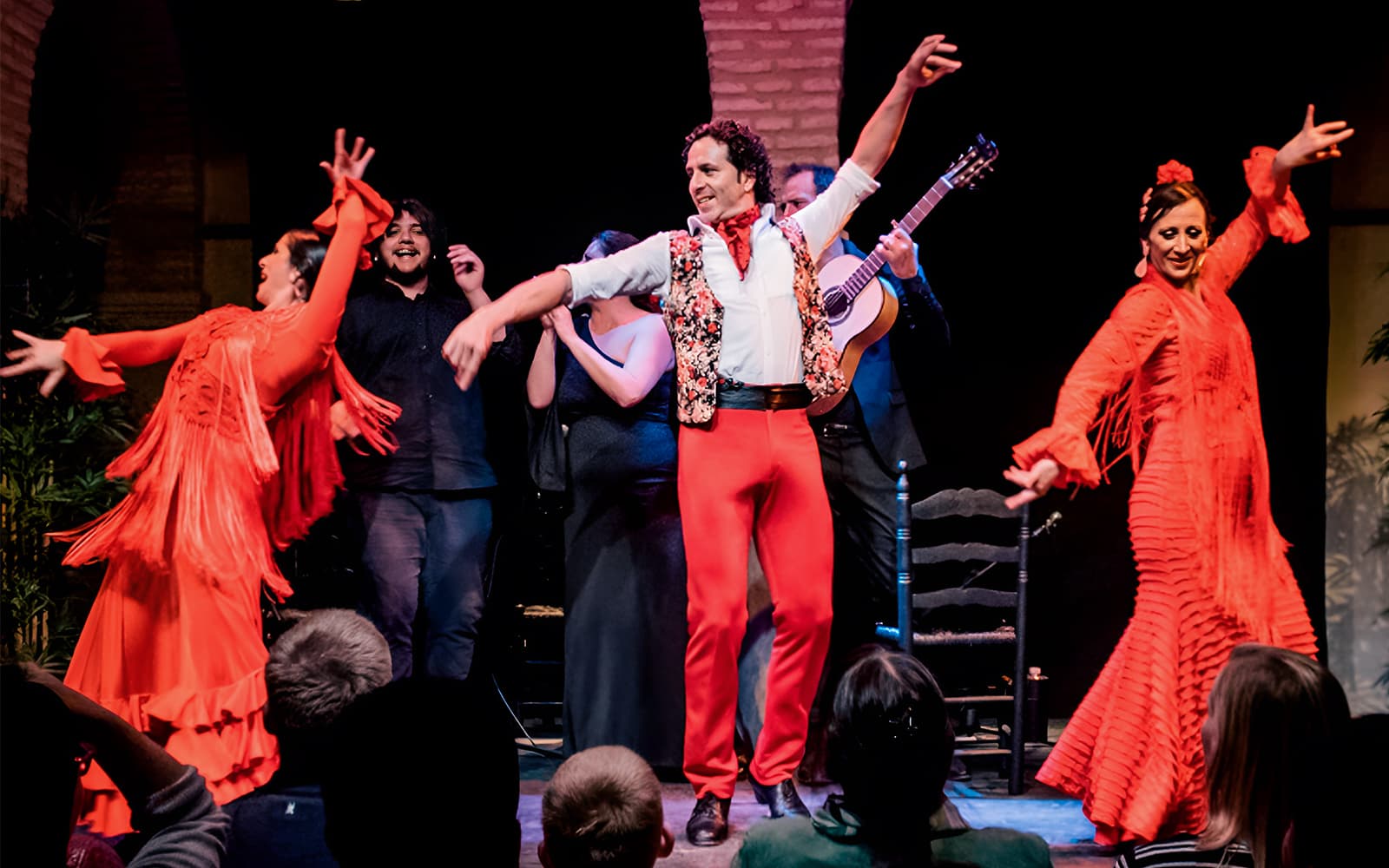 Triana Guided Walking Tour with Tapas & Flamenco Show