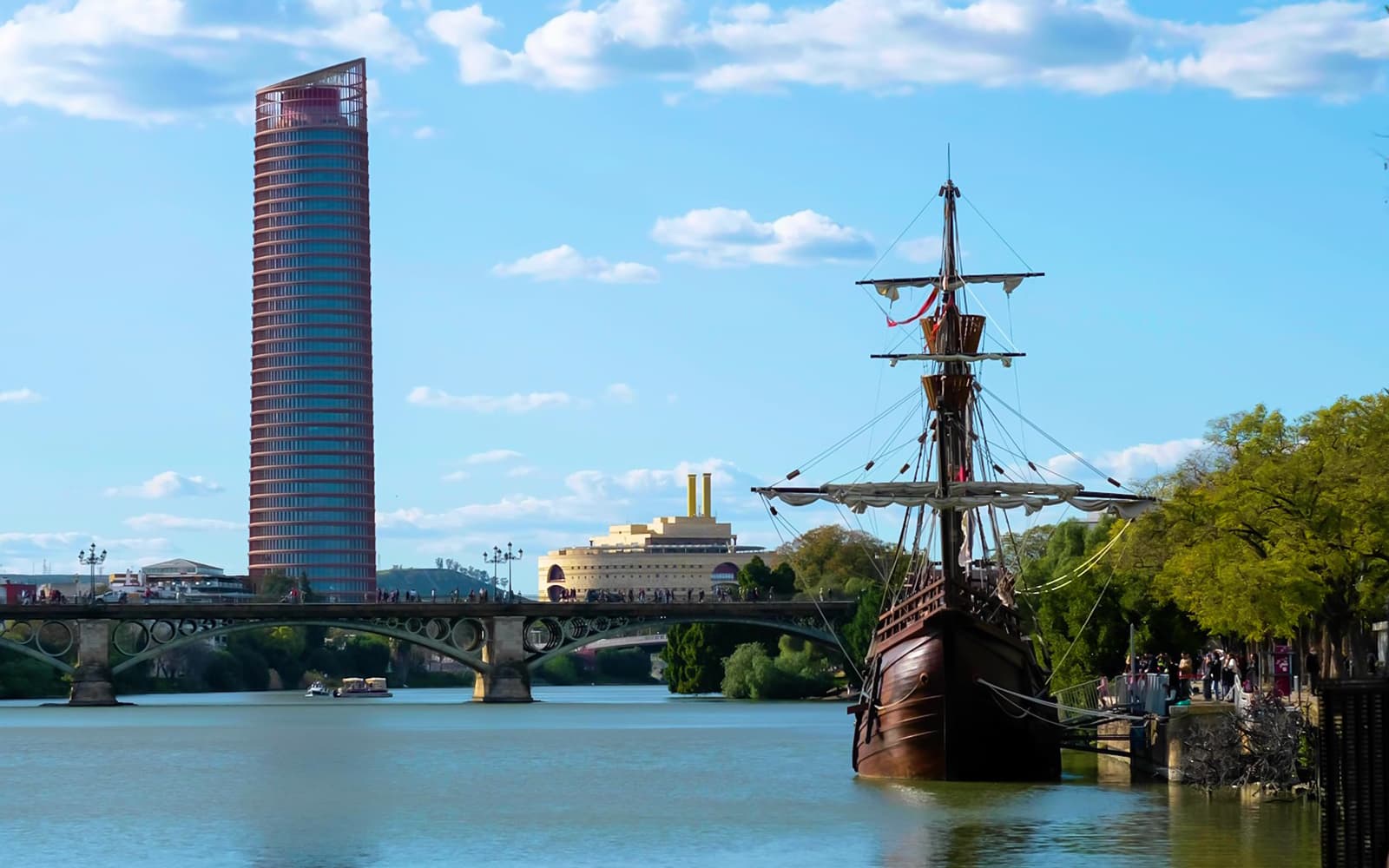 Guided Tour of Triana Quarter: Discover the River & Secrets of the Neighborhood