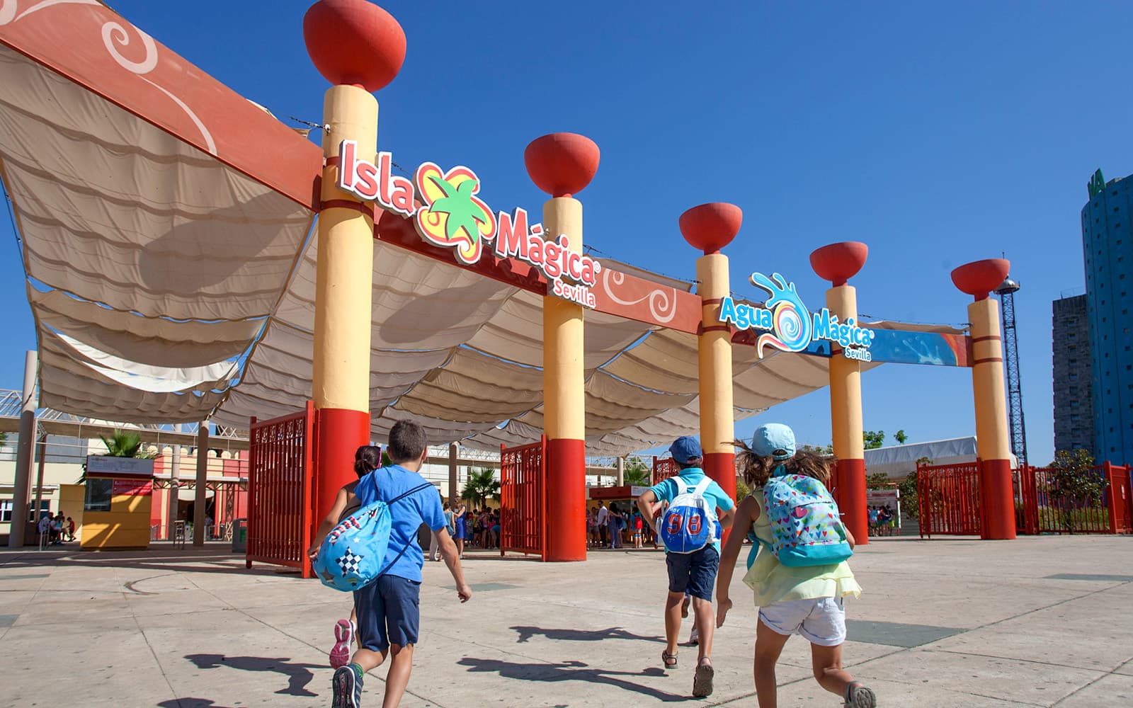 Combo: Hot Air Balloon + Agua Mágica + Isla Mágica Tickets in Seville - Activities | TickYourList