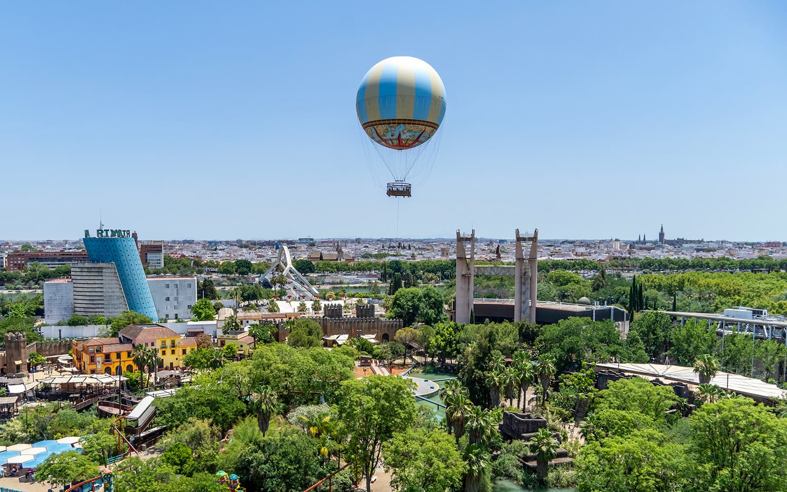 Combo: Hot Air Balloon + Agua Mágica + Isla Mágica Tickets in Seville - Highlights | TickYourList