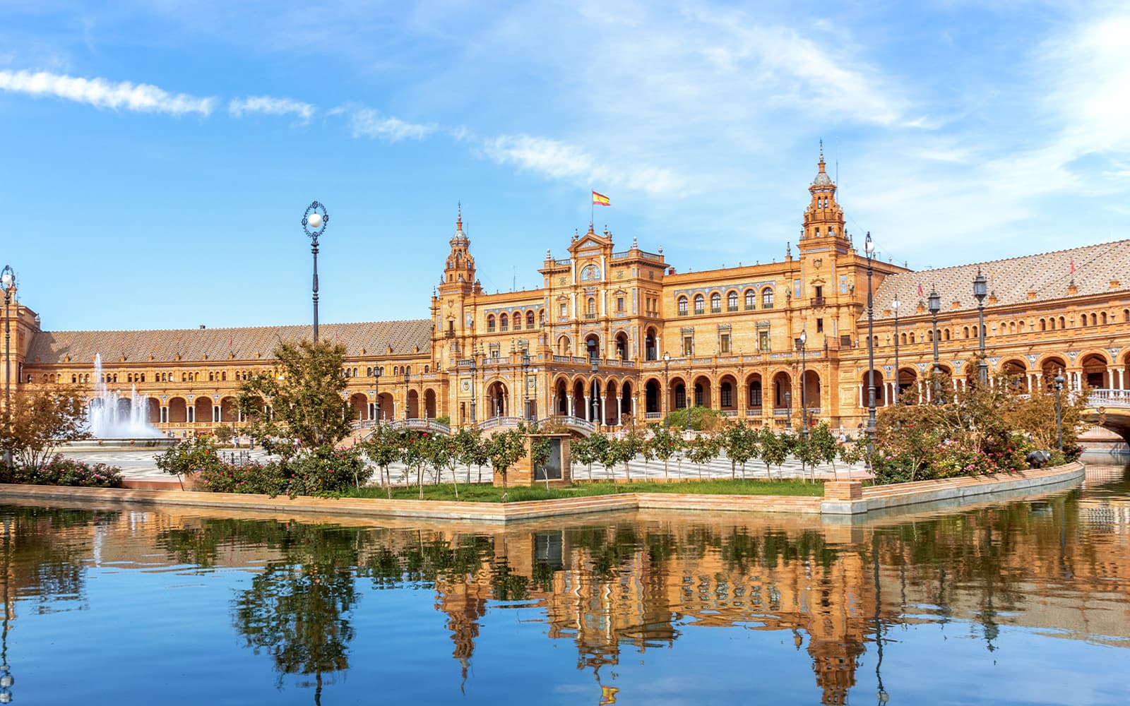 3-Hour Small-Group Guided Tour of Seville & Alcázar