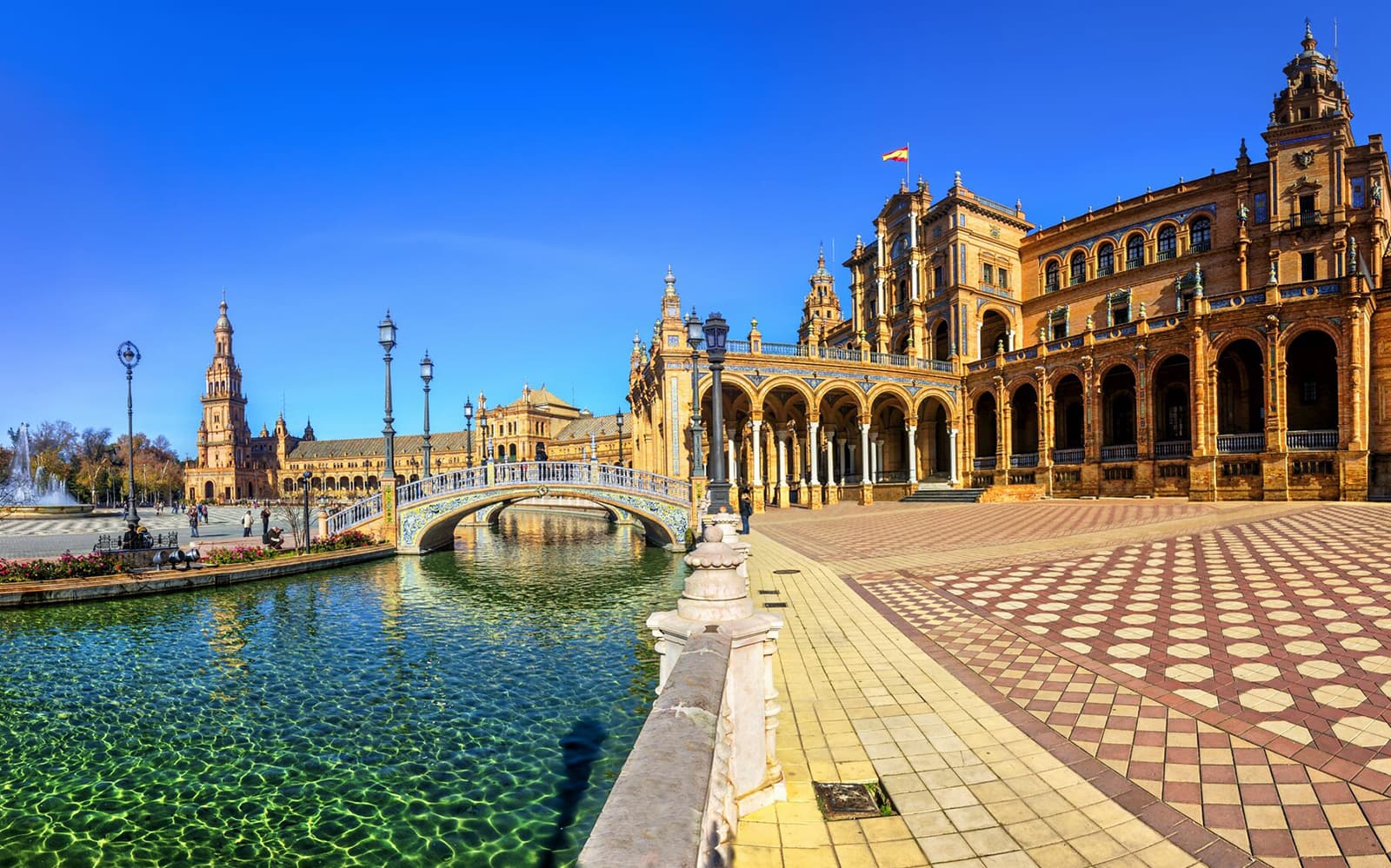 Self-Guided Seville Walking Tour + Multilingual Audio Guide