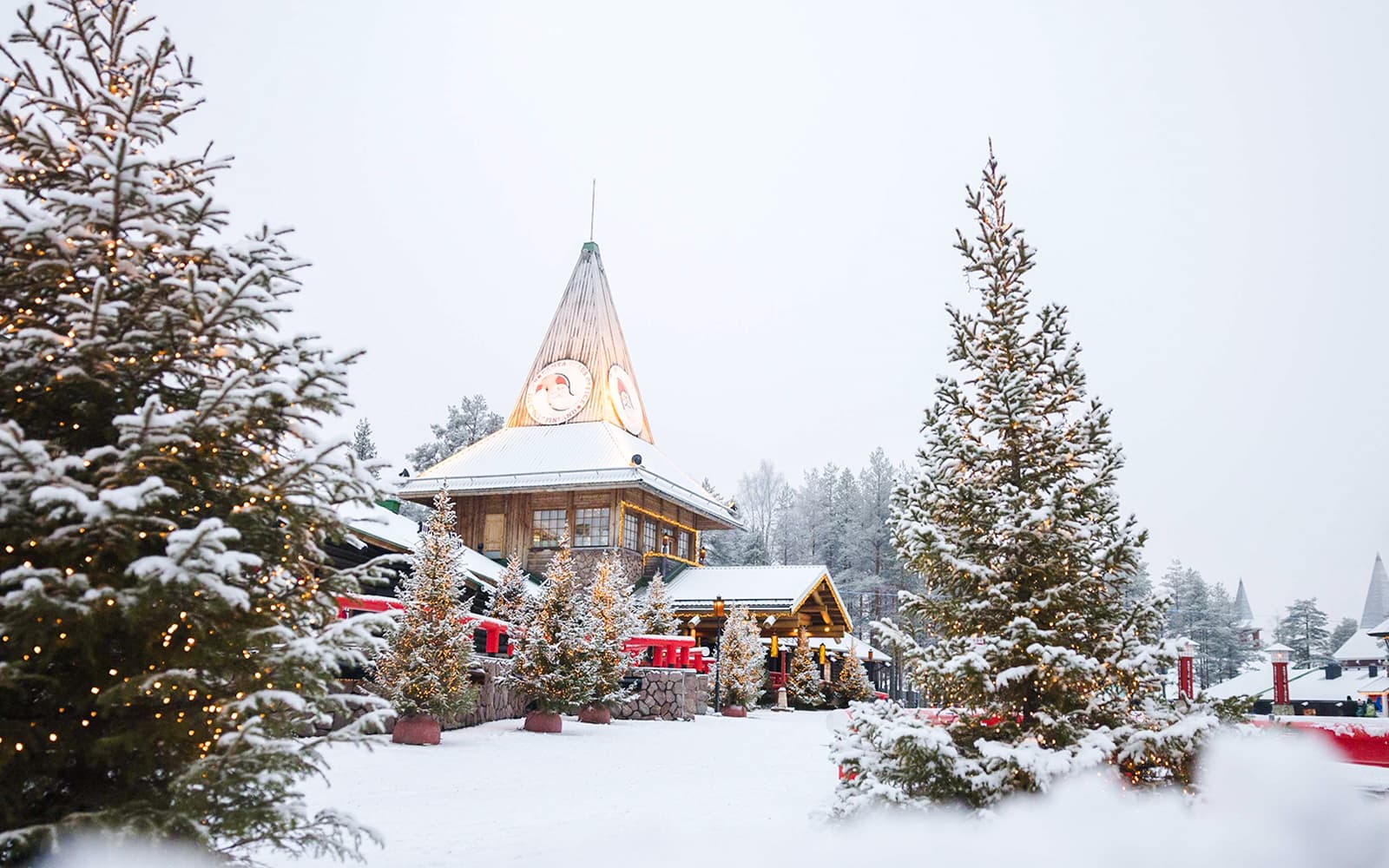 The Highlights Tour from Rovaniemi: Santa Claus Village, Husky & Reindeer Sledding