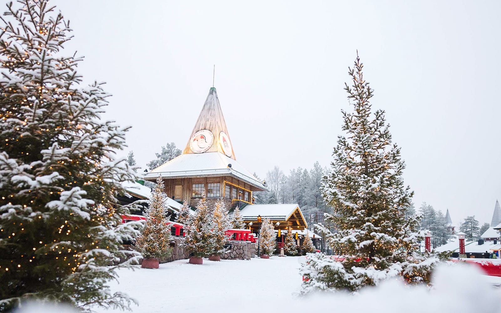 The Highlights Tour from Rovaniemi: Santa Claus Village, Husky & Reindeer Sledding