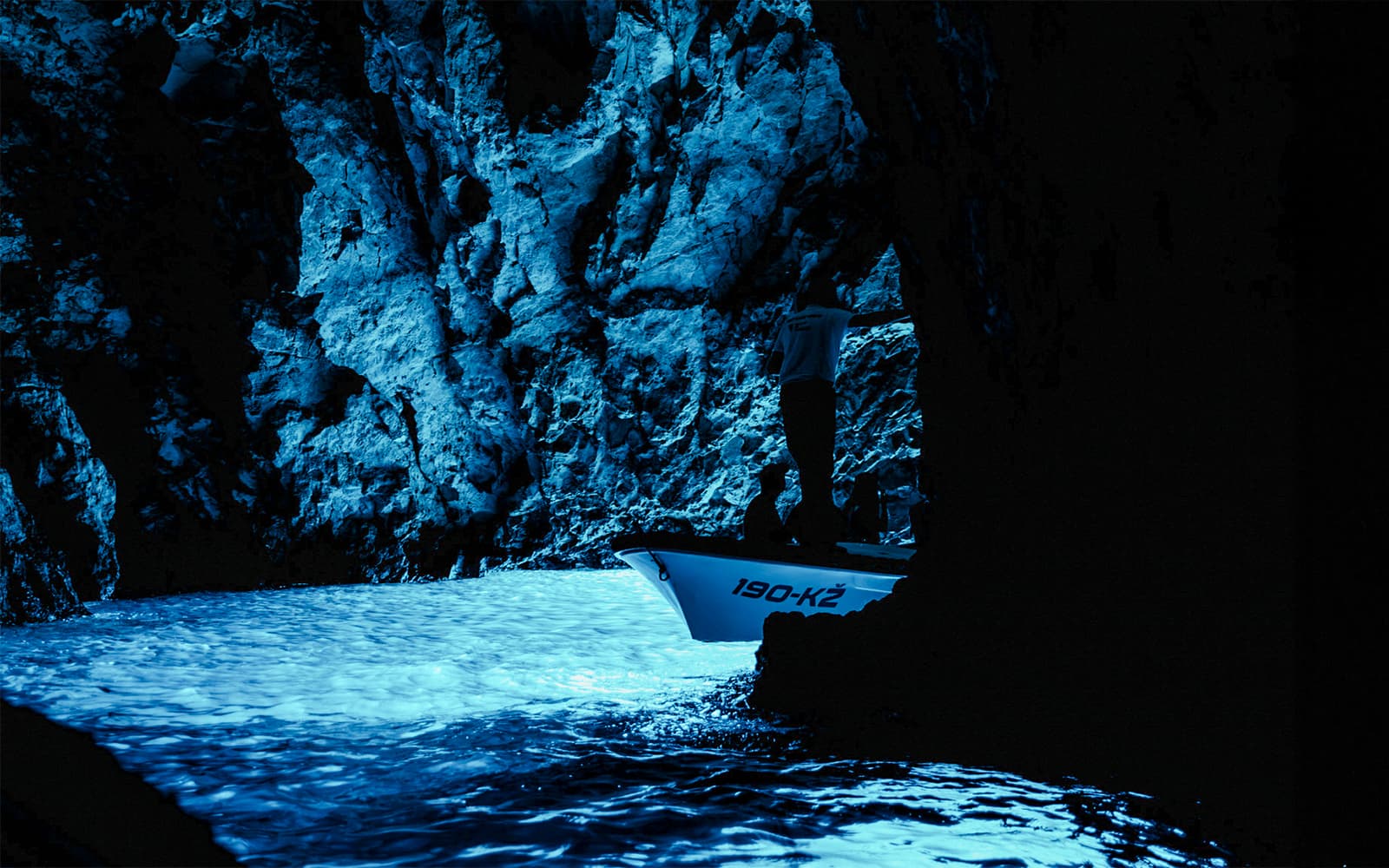 From Podstrana: Full Day Tour to Blue Cave, Blue Lagoon & 5 Islands