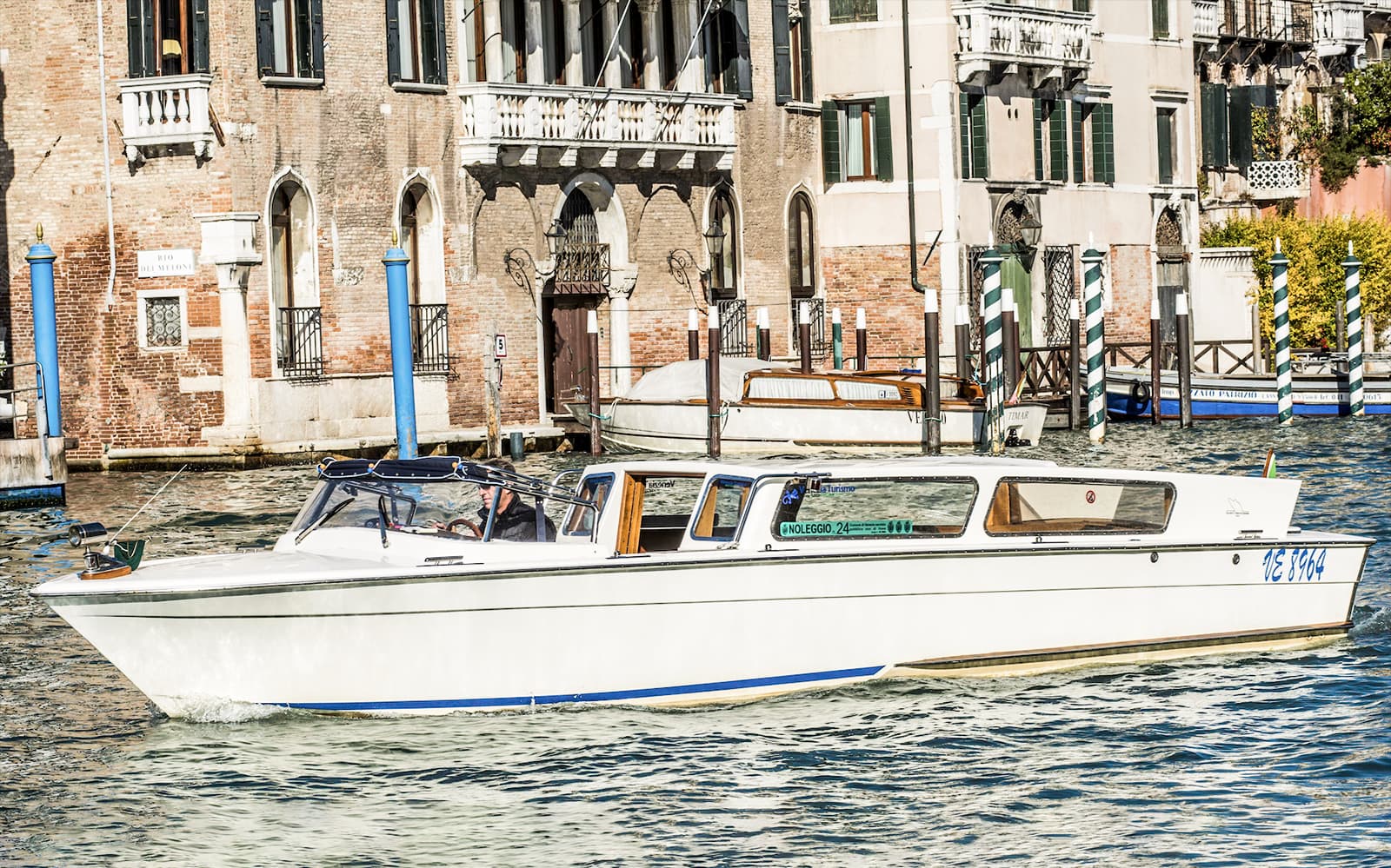 Shared Water Taxi Transfers: Venice Marco Polo Airport to/from Venice City tickets in Venice - Attractions | TickYourList
