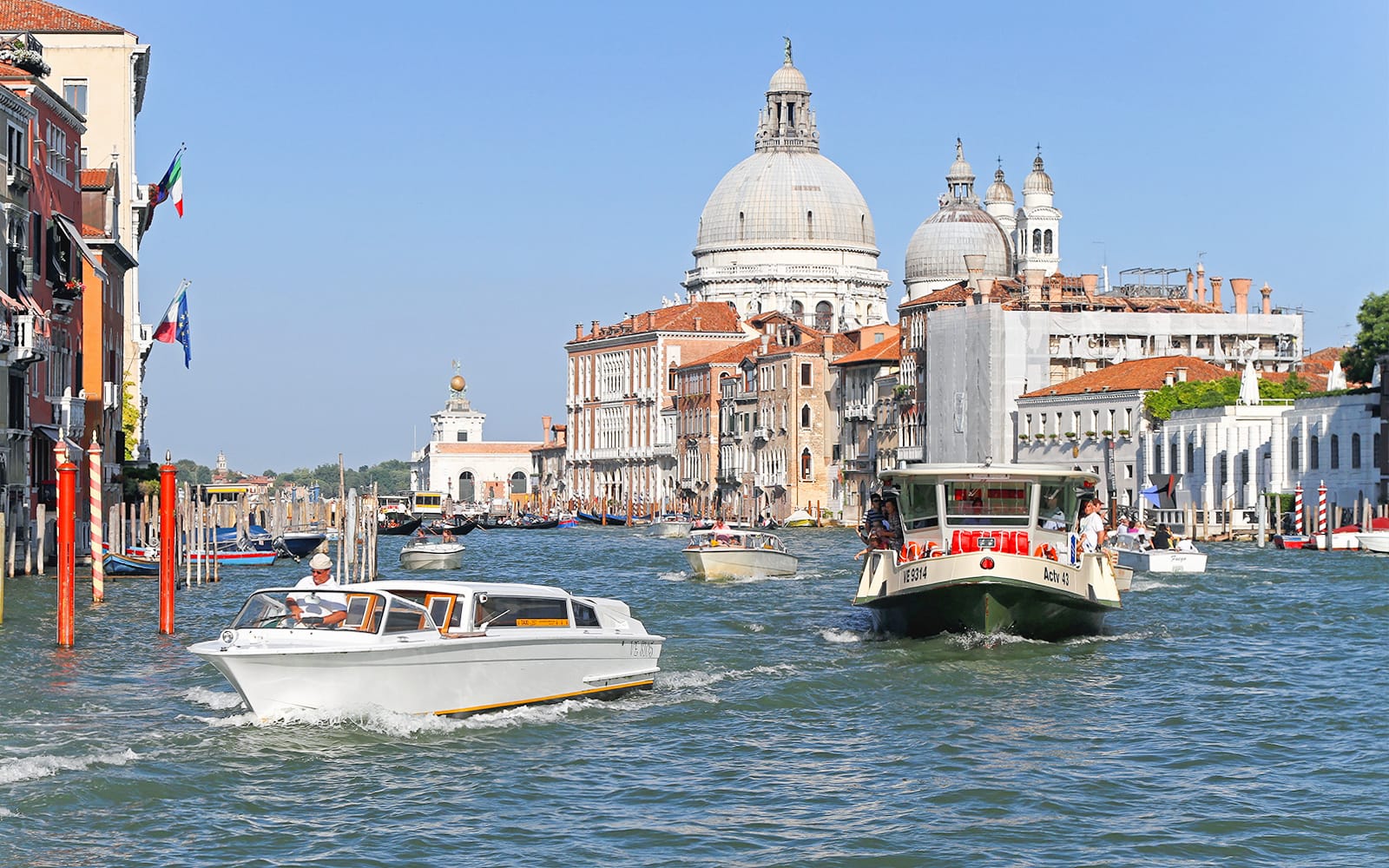 Combo: Alilaguna Water Bus Airport Transfers + Vaporetto ACTV Water Bus & Mainland Bus Pass tickets in Venice - Features | TickYourList