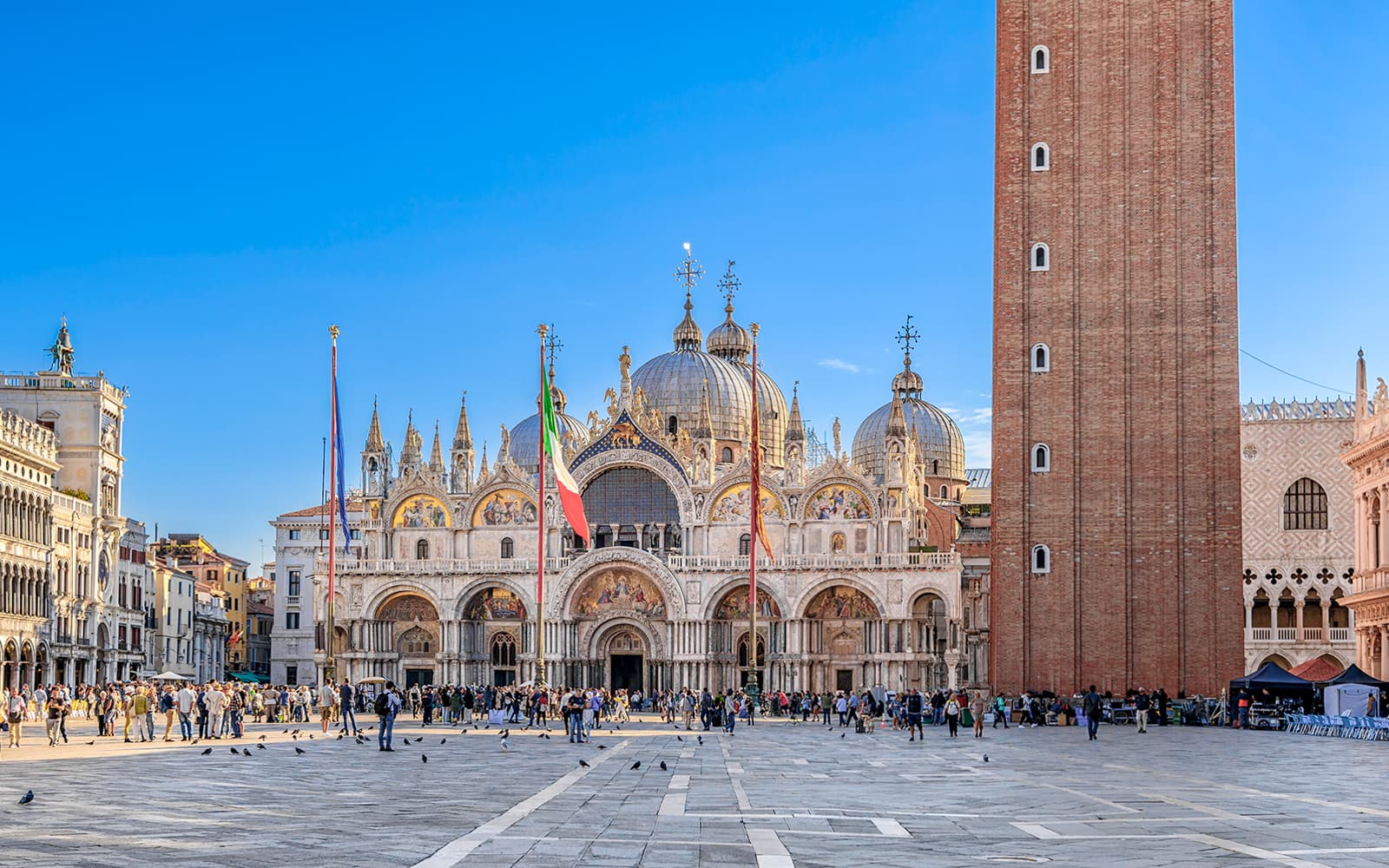 Venice in a Day: St. Mark’s, Doge’s Palace, Murano & Burano with Gondola Ride