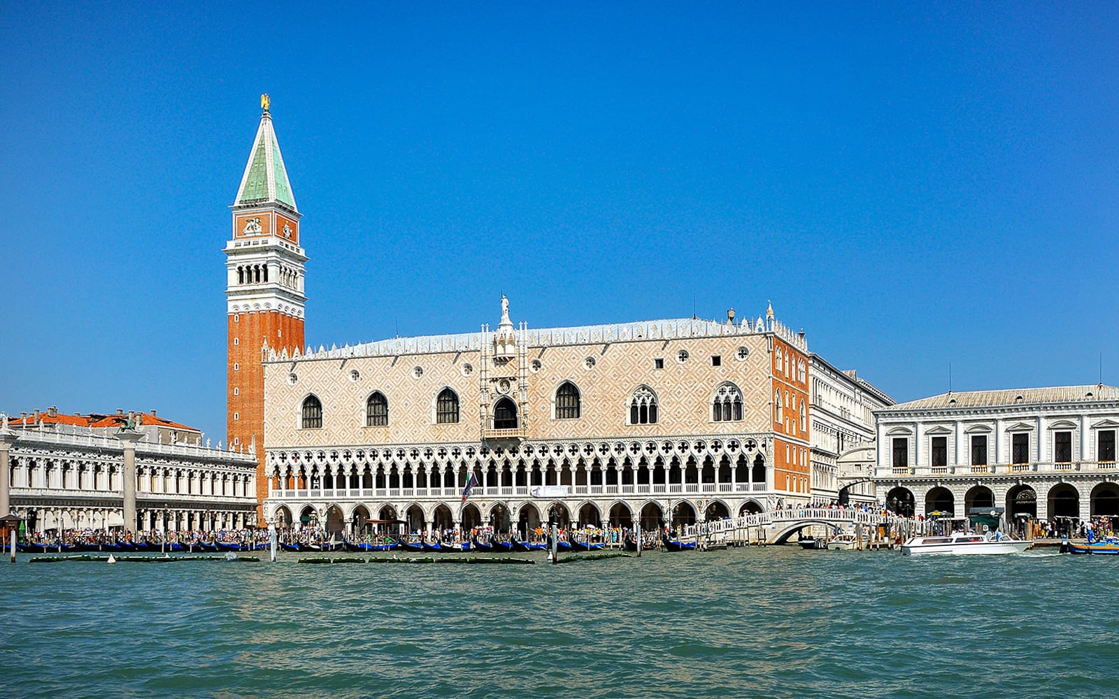 Venice in a Day: St. Mark’s, Doge’s Palace, Murano & Burano with Gondola Ride tickets in Venice - Activities | TickYourList